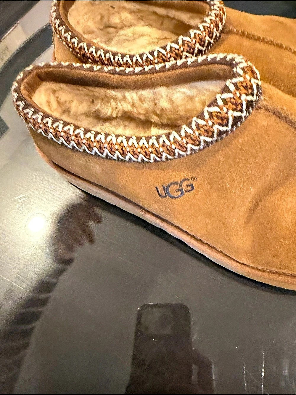 Ugg - Picture 4 of 4